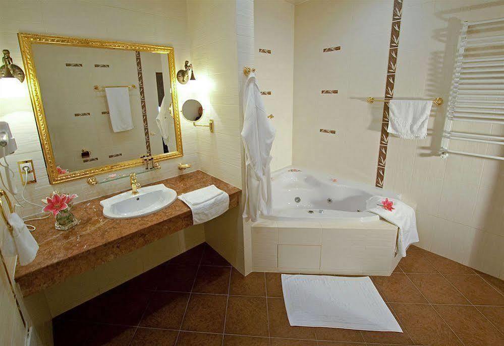 Deluxe Hotel Kupava 리비프 외부 사진